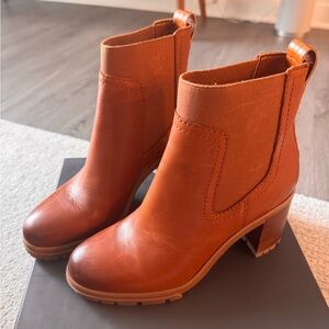Vince Camuto VC Denniel caramel boot w7